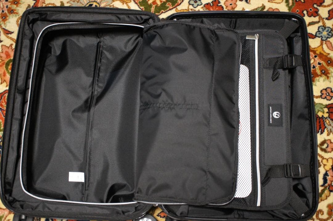 新品　JAL キャリー　ブラック　37Ｌ　機内持込 　日本航空 拡張 おまけ付