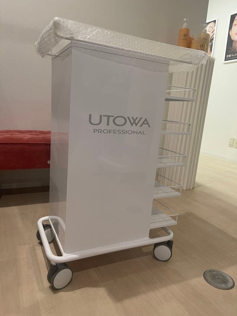 ウトワ　美容室用カート