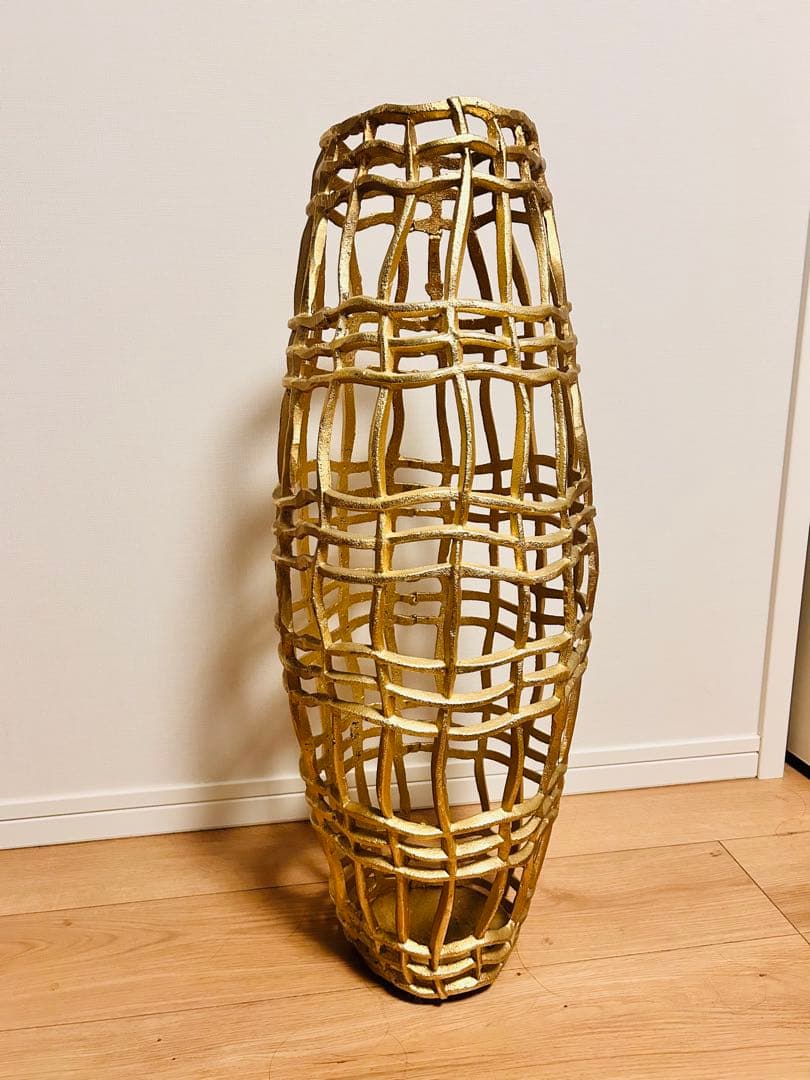 金属製ゴールドオープンワーク置物