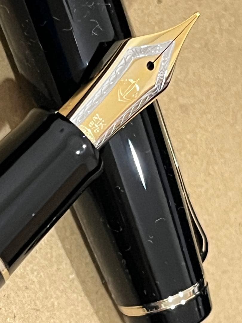 セーラー万年筆プロフェッショナルギア 中字　21k