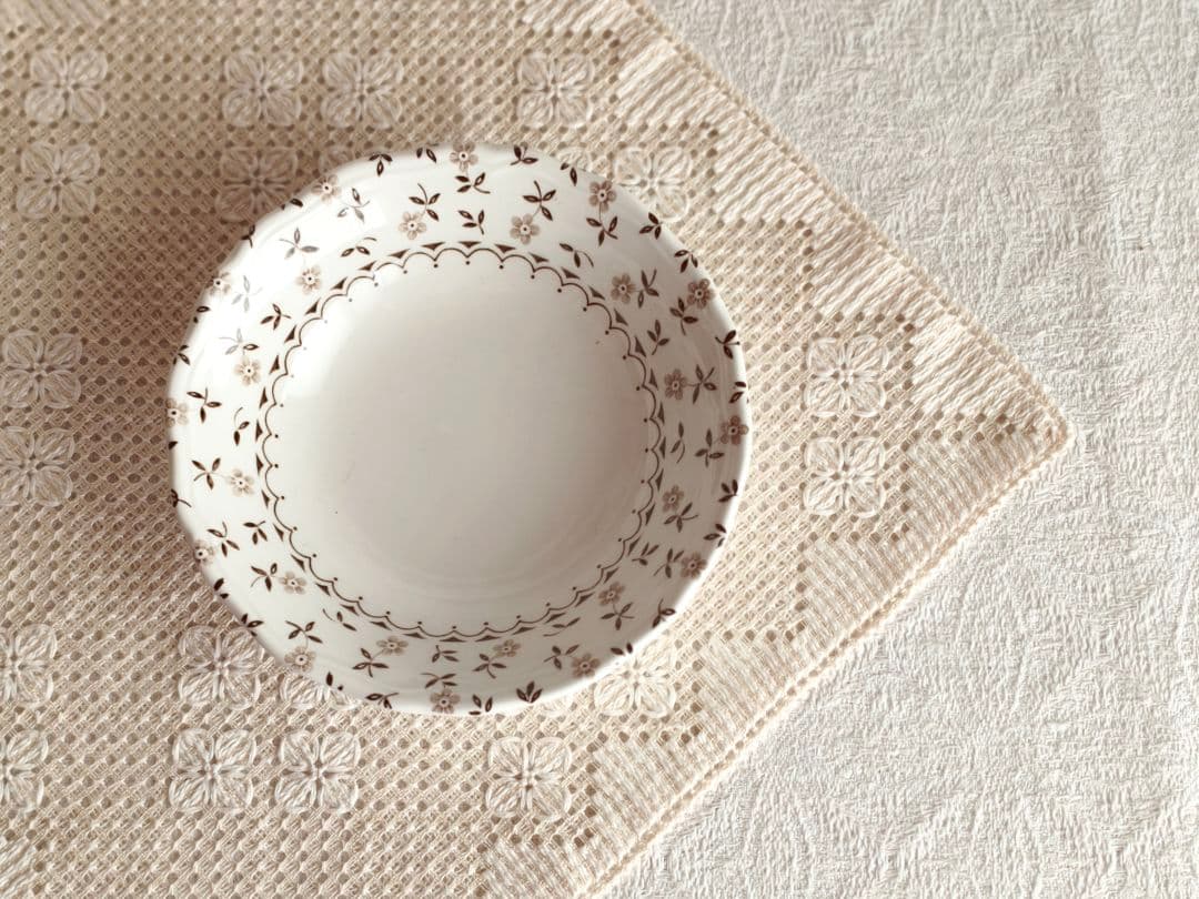 【mkuさま】vintage plate ❀ 優しい 小花柄の 深皿 a