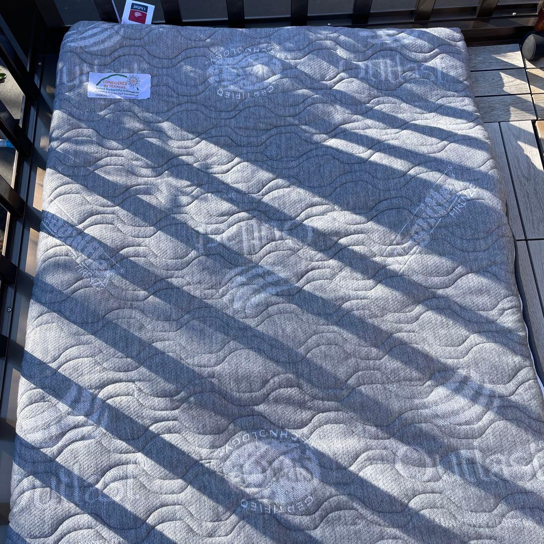 マニフレックス スーパーレイ・ロイヤル シルバーグレー 高反発 アウトラスト