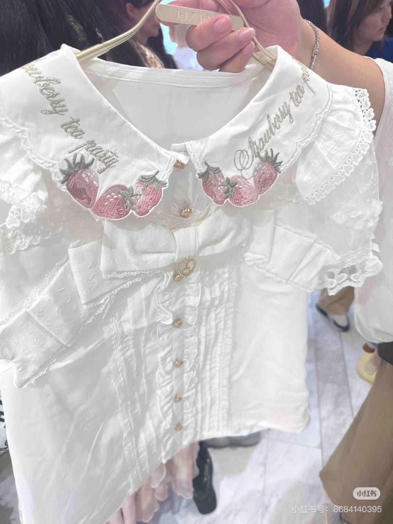 ストロベリー刺繍ブラウス 白　lizlisa