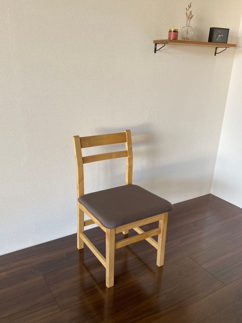 北欧スタイルの椅子(グレー)