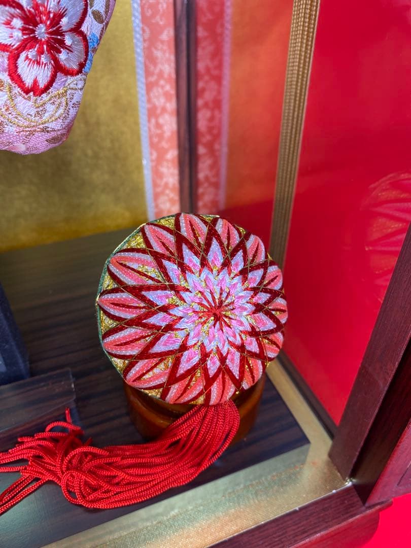 東京久月　正絹金蘭羽子板ガラスケース１３号・間口約２８×奥行約２２×高さ約５２㎝