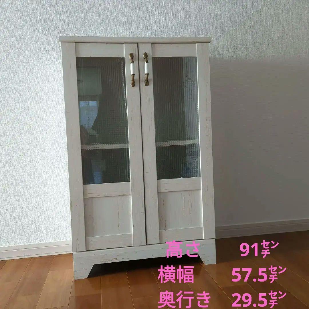 ホワイト木製キャビネット ガラス扉付き