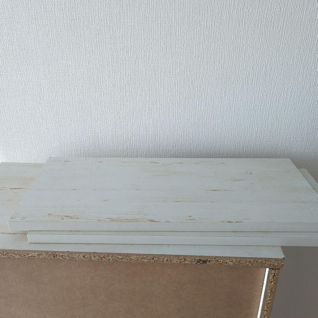 ホワイト木製キャビネット ガラス扉付き