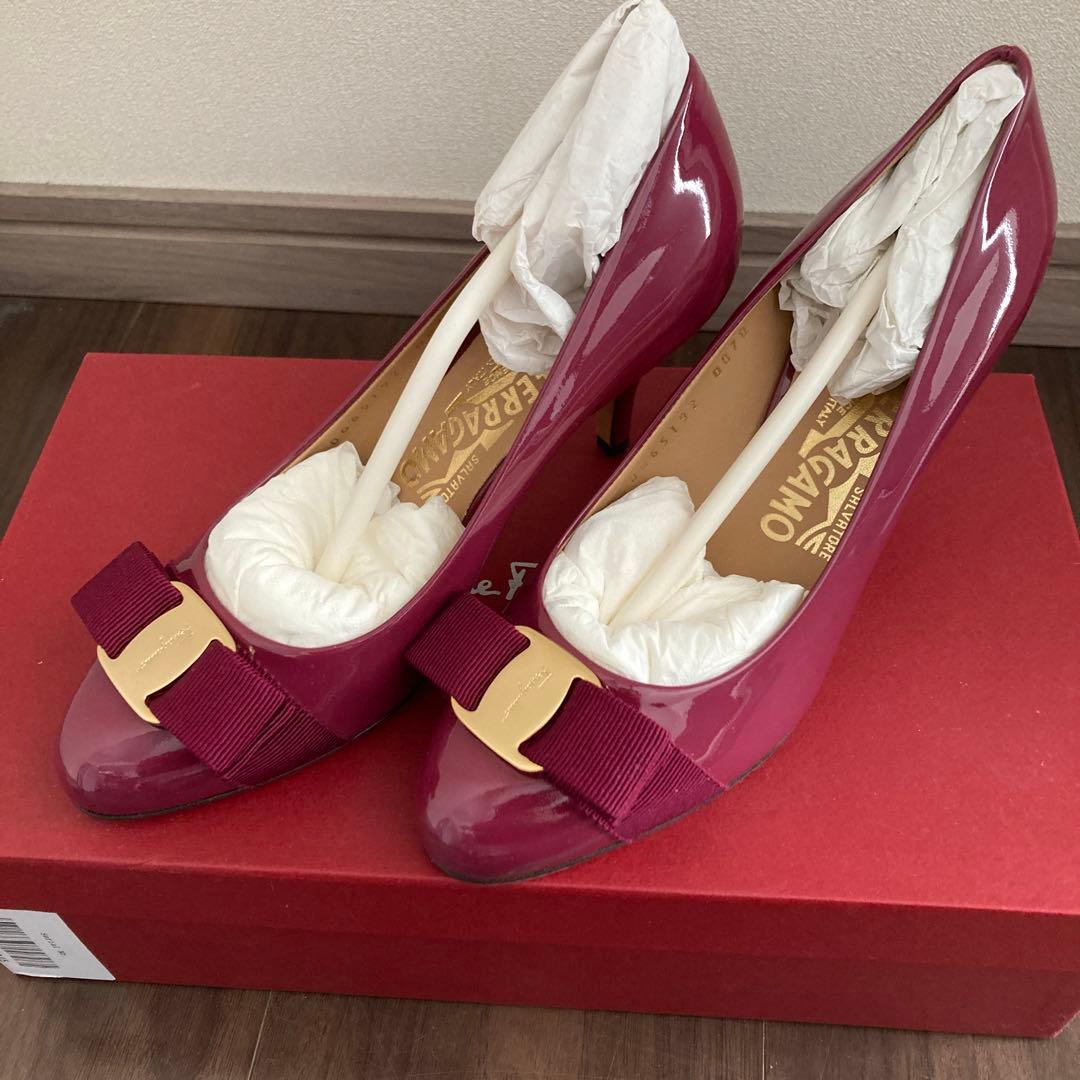 サルヴァトーレフェラガモ　パンプス