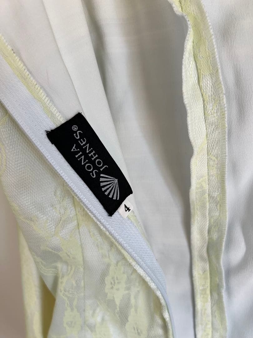 フラメンコブラウス　ソニアジョーンズ　クリーム色　4サイズ　レースブラウス　衣装