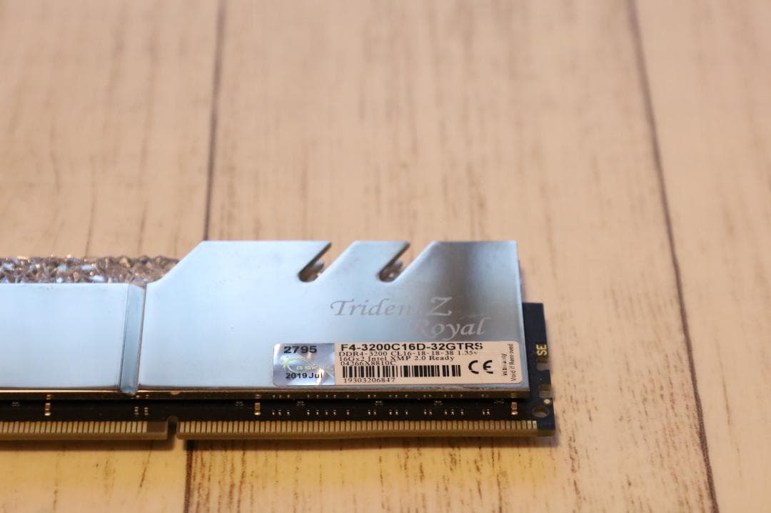 メモリー Trident Z  DDR4 3200MHz 32GB (16x2)
