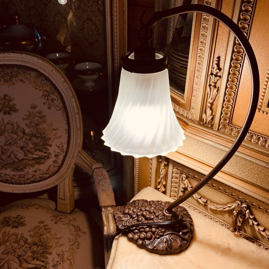 アンティーク調　スタンドライト ランプ 百合の花　ロココ　大人っぽい　オシャレ