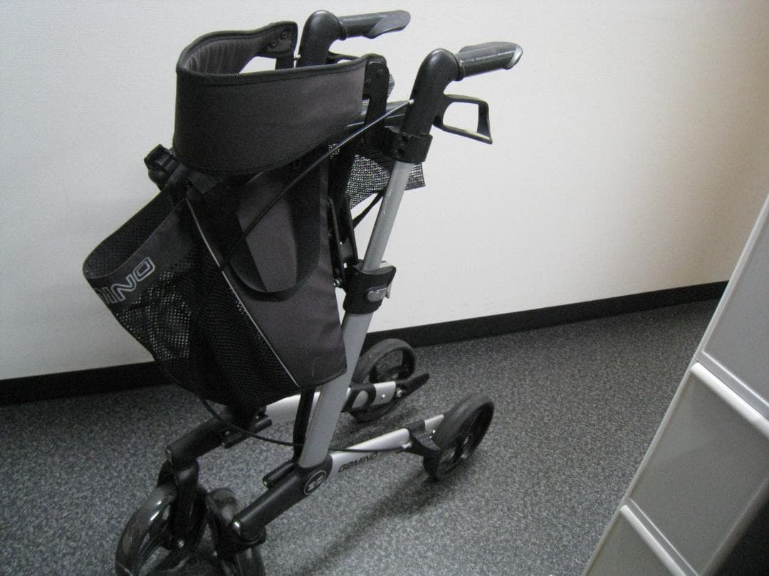 ハンディウォークＬ　GEMINO 30 歩行器 歩行車 パラマウントベッド ②