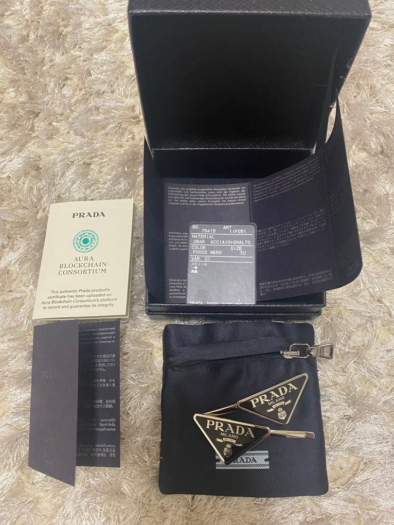 ちーPRADA プラダ ヘアピン 黒