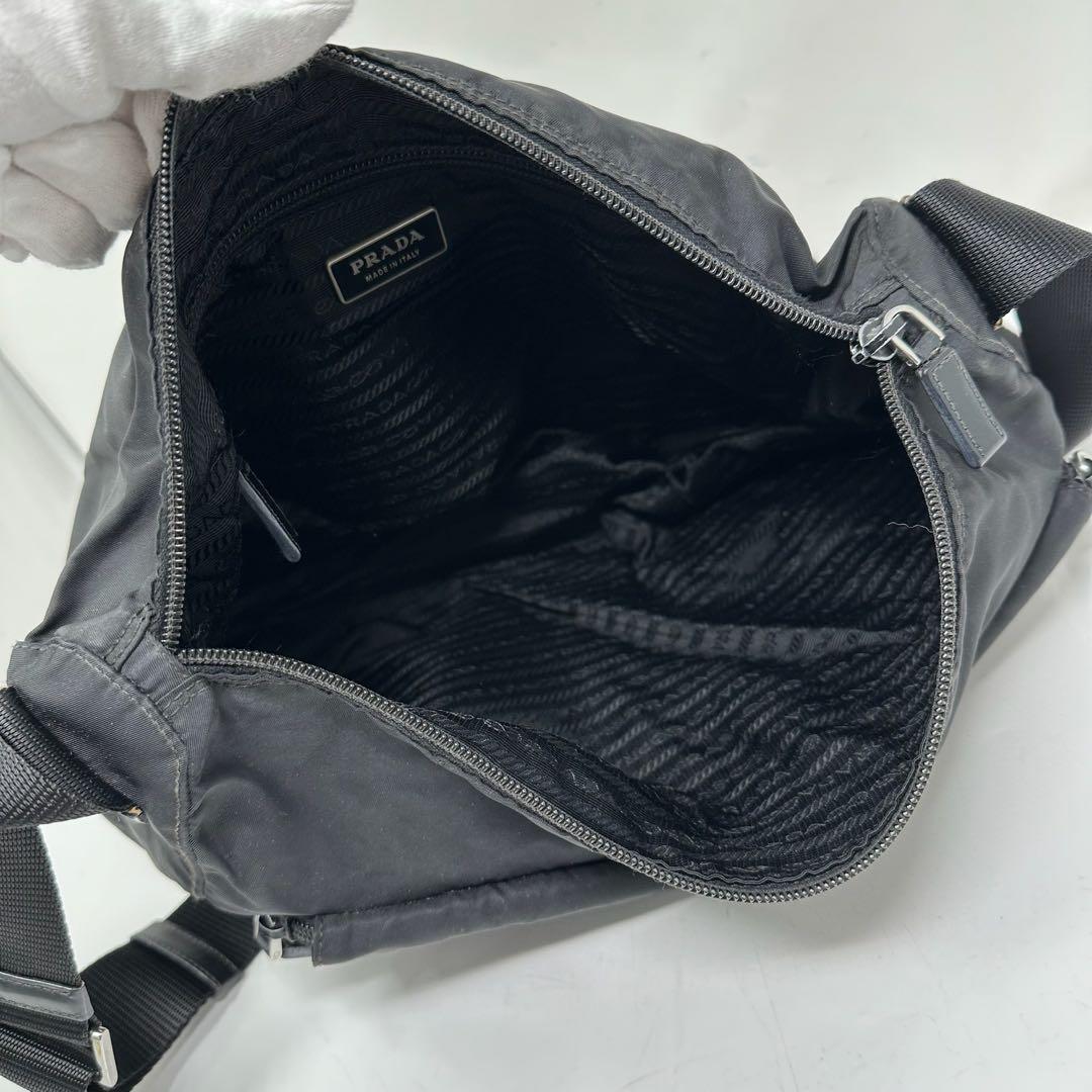 【美品】 PRADA プラダ ショルダーバッグ メッセンジャー　ナイロン e34