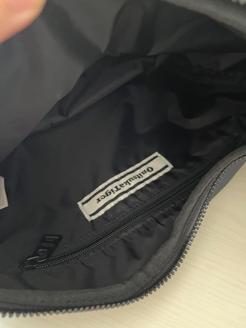 【美品】ONITSUKA TIGER メッセンジャーバッグ ネイビー 刺繍ロゴ