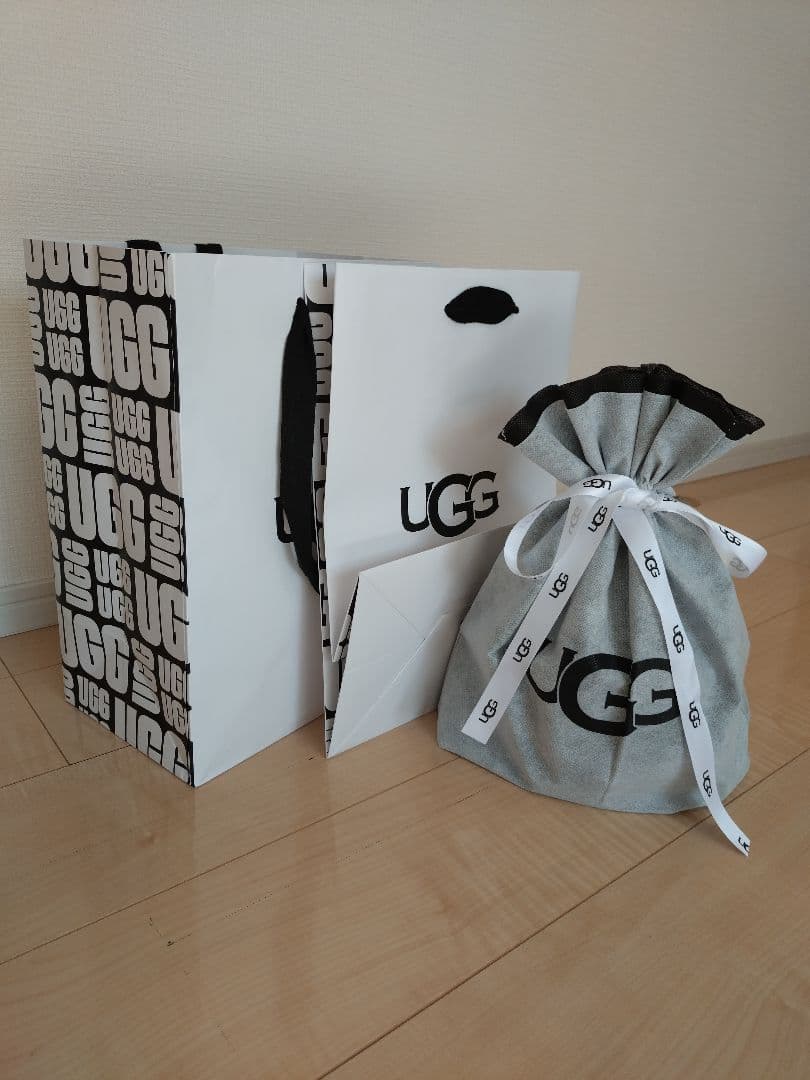 【新品未使用】 UGG アグイヤーマフ2025 正規品　チェスナット