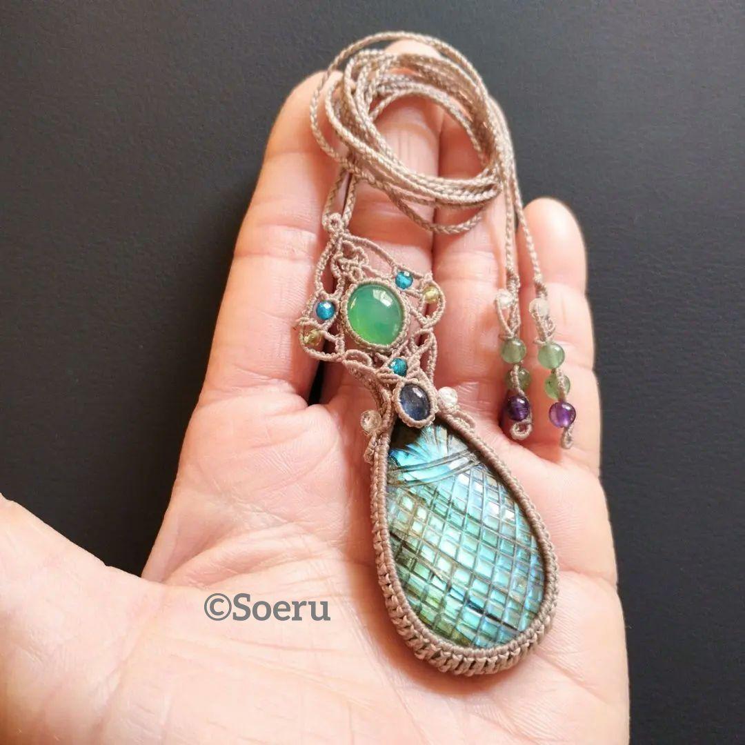 大粒ラブラドライト＆クリソプレーズのマクラメネックレス　ペンダント　天然石