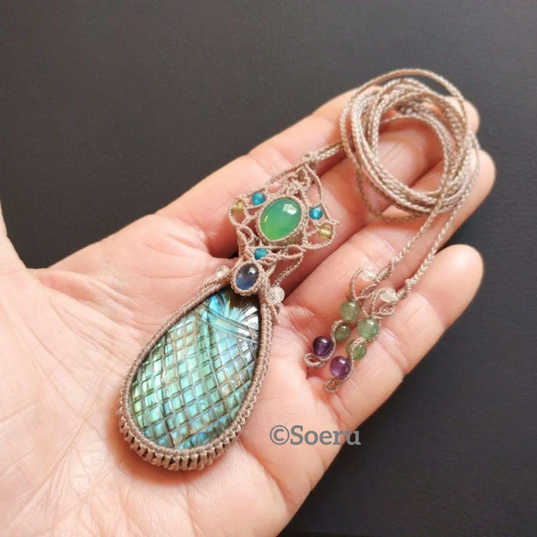 大粒ラブラドライト＆クリソプレーズのマクラメネックレス　ペンダント　天然石