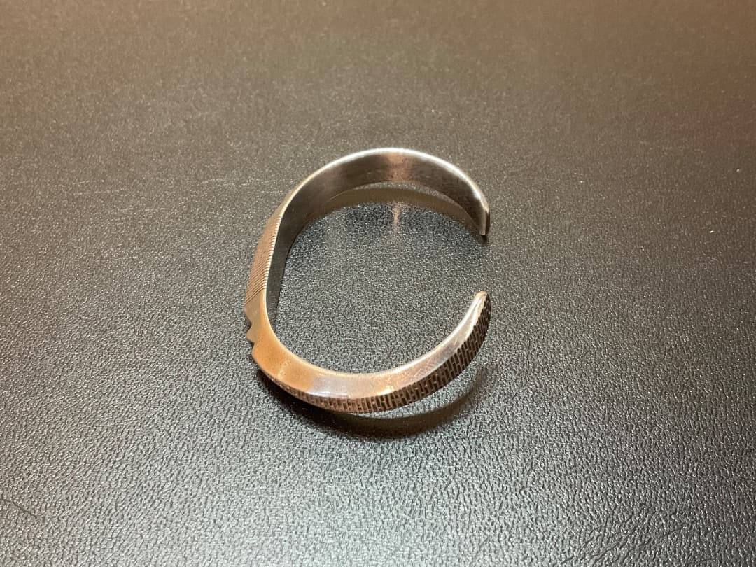 ノーバート ペシュラカイ ナバホ SOLID TRIANGLE バングル