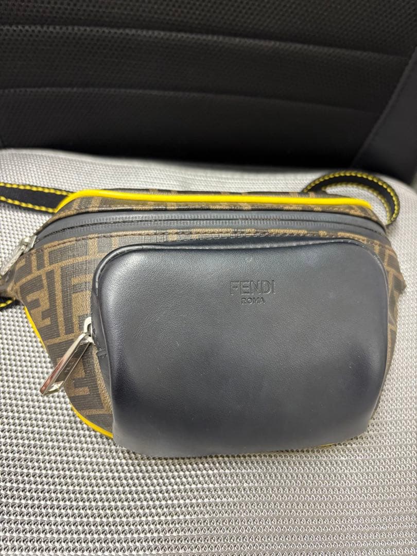 FENDI ボディバッグ・ウエストポーチ ブラウン/イエロー