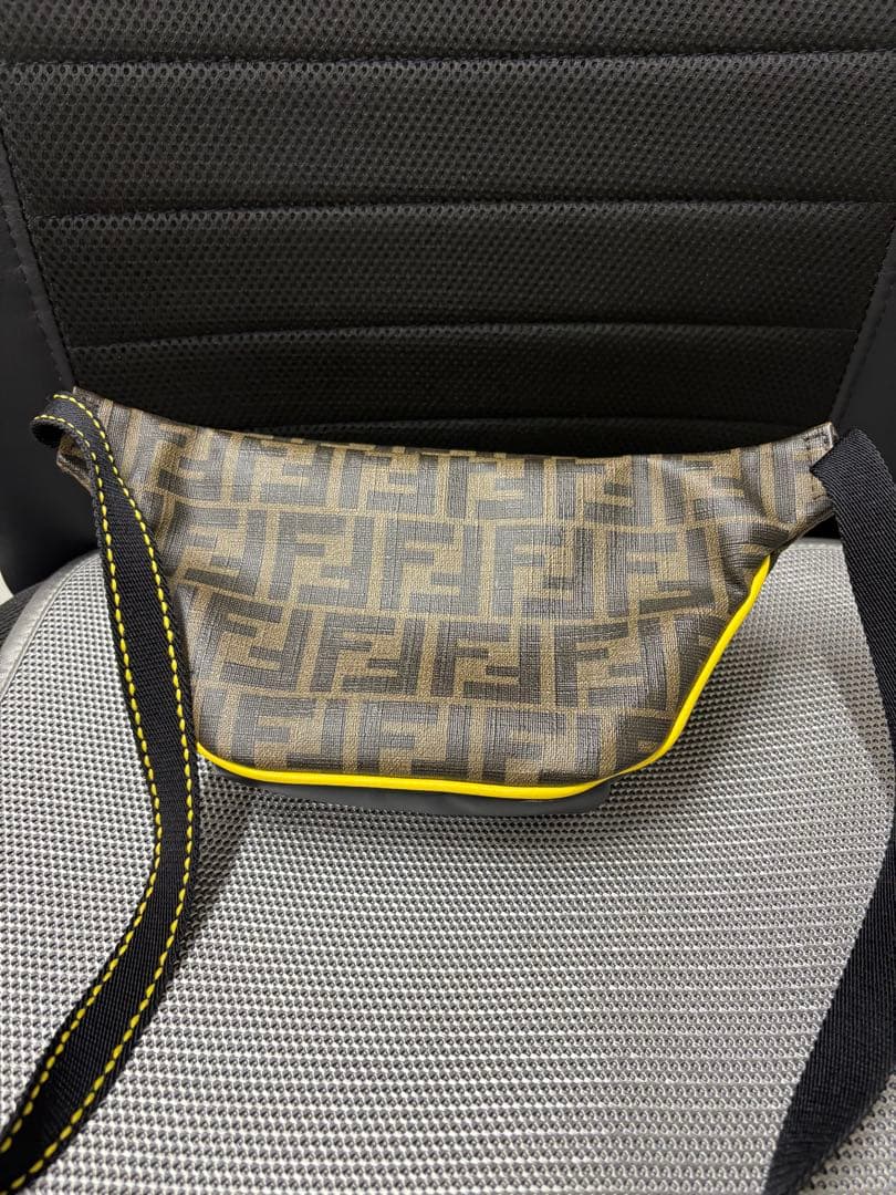 FENDI ボディバッグ・ウエストポーチ ブラウン/イエロー