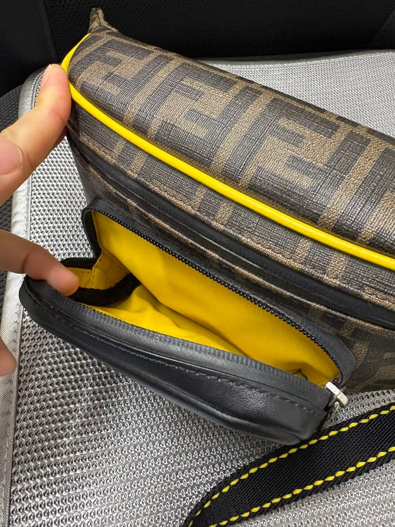 FENDI ボディバッグ・ウエストポーチ ブラウン/イエロー