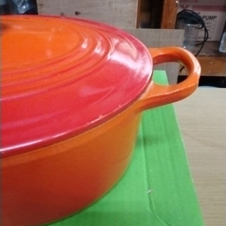 Le Creuset オレンジ オーバル鍋 25Cm
