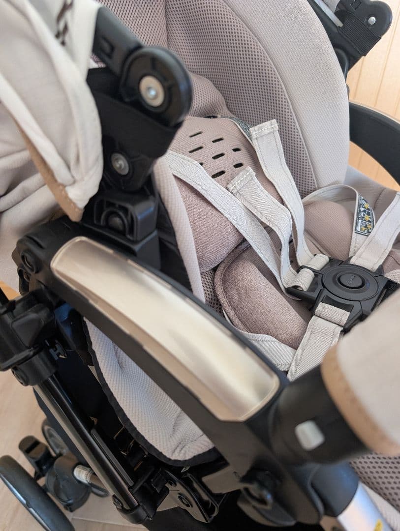 即発送★美品最上位モデルコンビベビーカーアンブレッタ　フレンチホワイト