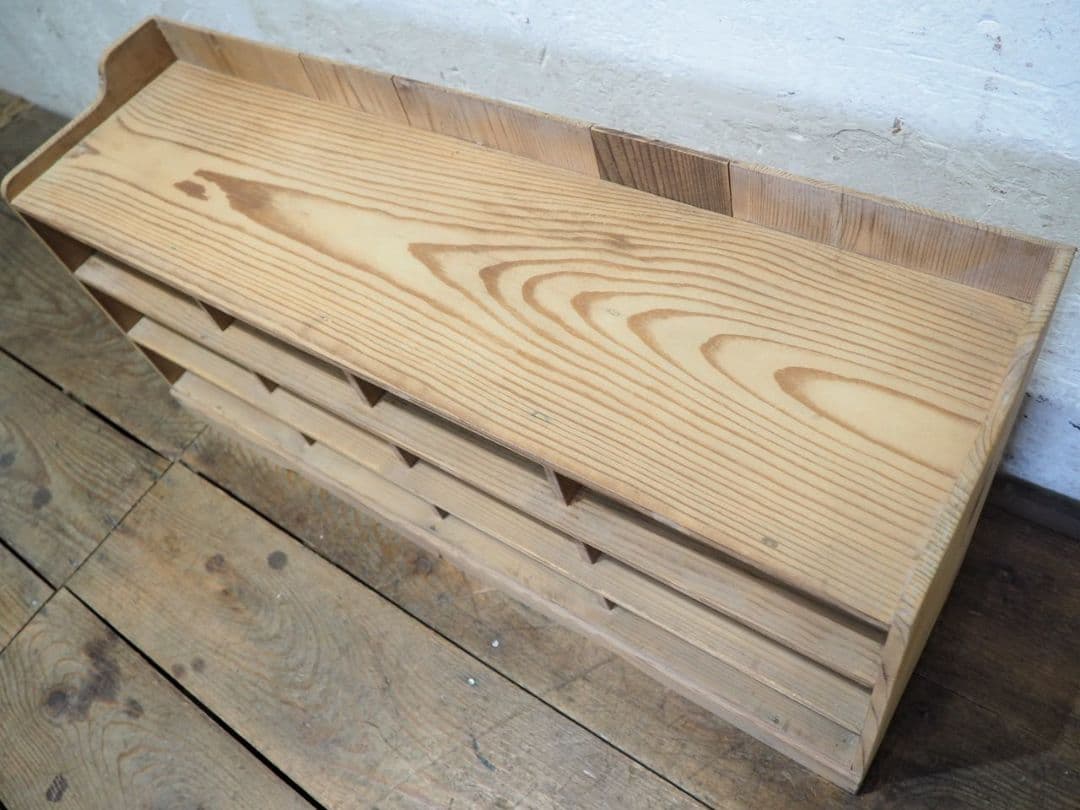 1200 ヴィンテージ　杉のディスプレイラック　収納棚　ケース　小物入れ　レトロ