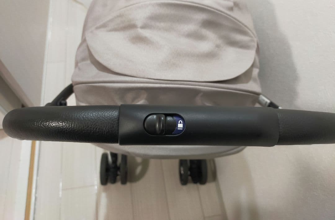 【美品】ApricaラクーナクッションフリープラスAB　ベージュ