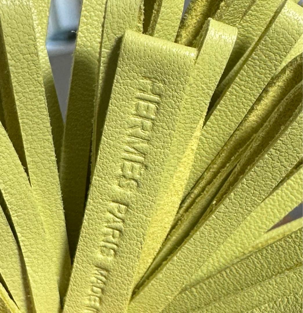 HERMES エルメス　キーホルダー　カルメン　黄緑　 チャーム　u刻印