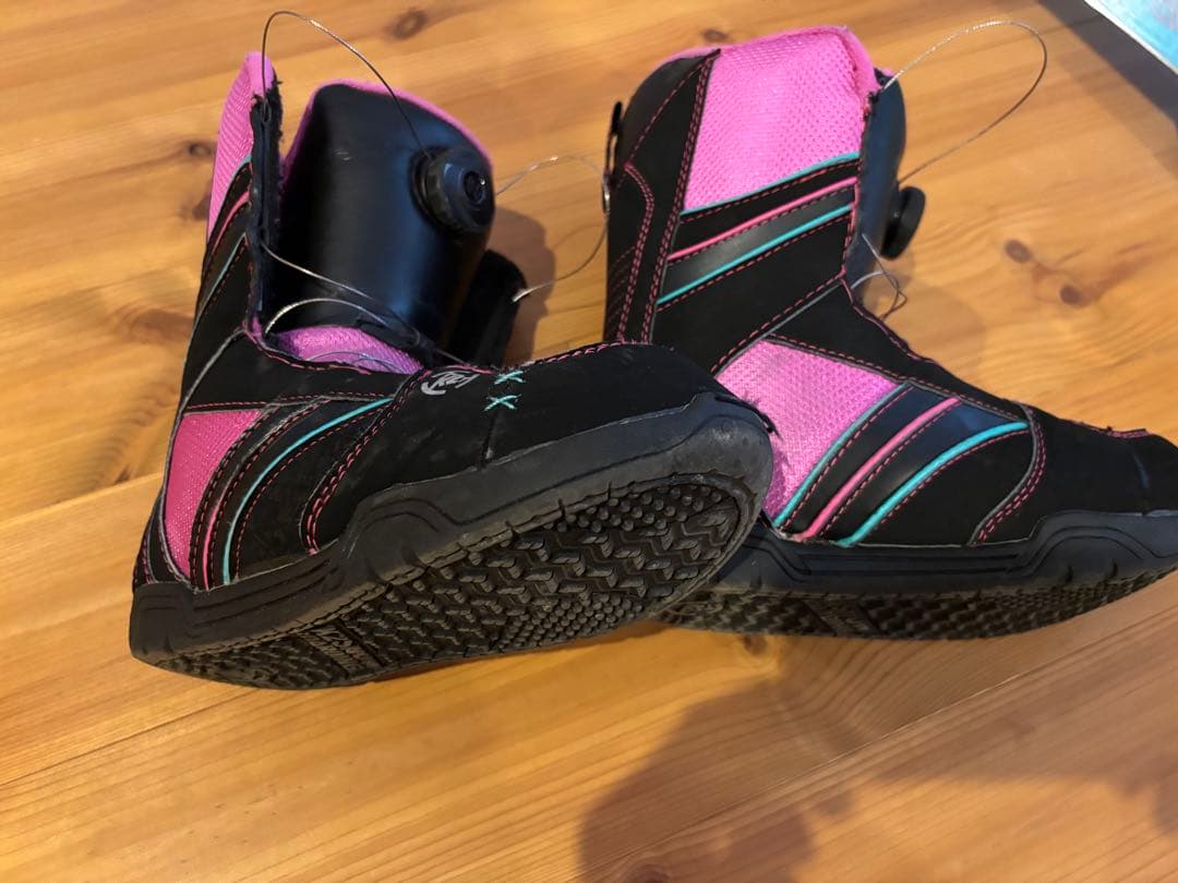 ロシニョールキッズスノーボード ビンディング 、ブーツ 、リーシュコードセット