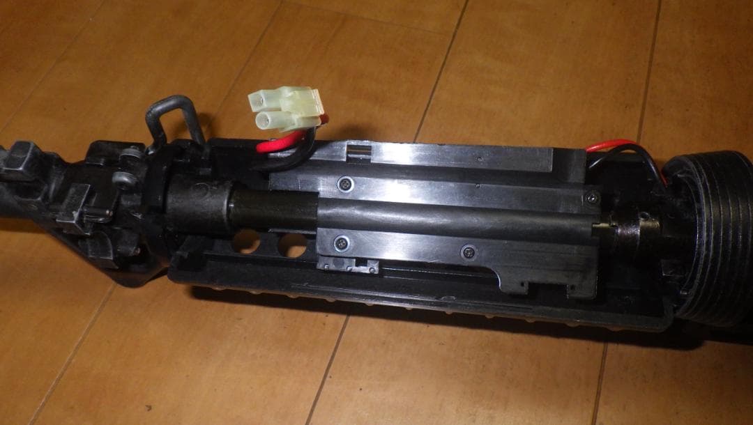 東京マルイ　M4電動ガン　スタンダード８7ｍ／ｓ　１８歳以上+多弾マガジン