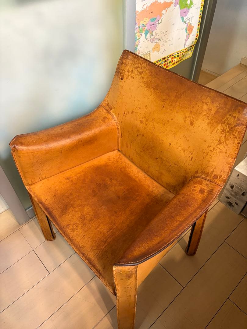 ゴ*ン様 Cassina アームチェア オレンジ色