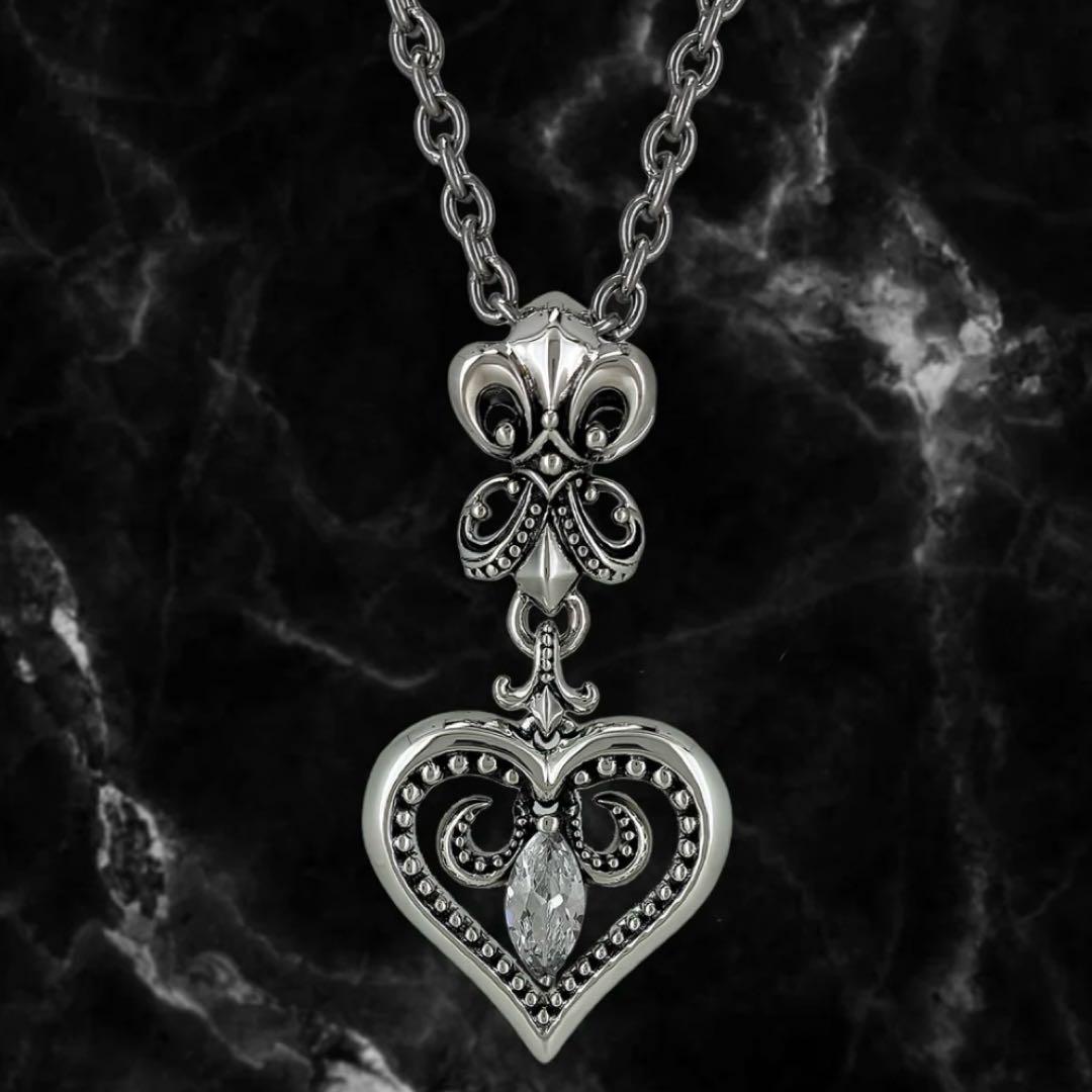 シルバー925 フルール・ド・リス　ハート型ネックレス たくむ着用