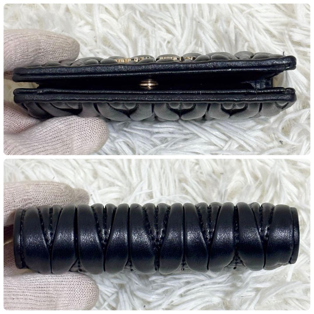 美品✨ミュウミュウ　折り財布　マテラッセ コンパクトウォレット レザー　ロゴ