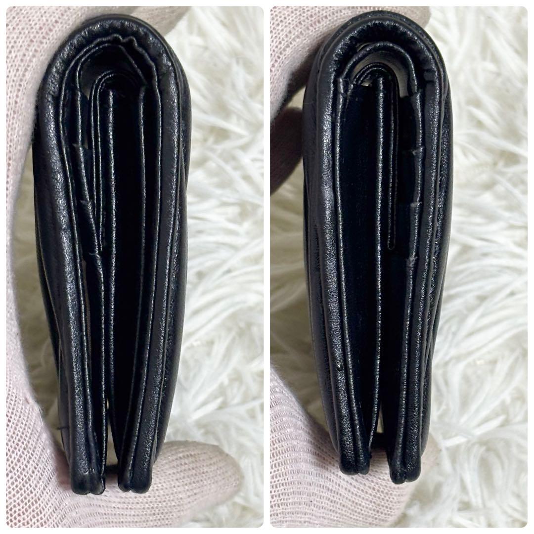 美品✨ミュウミュウ　折り財布　マテラッセ コンパクトウォレット レザー　ロゴ