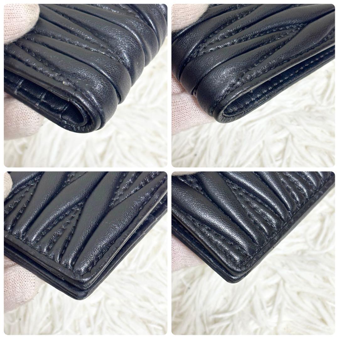 美品✨ミュウミュウ　折り財布　マテラッセ コンパクトウォレット レザー　ロゴ