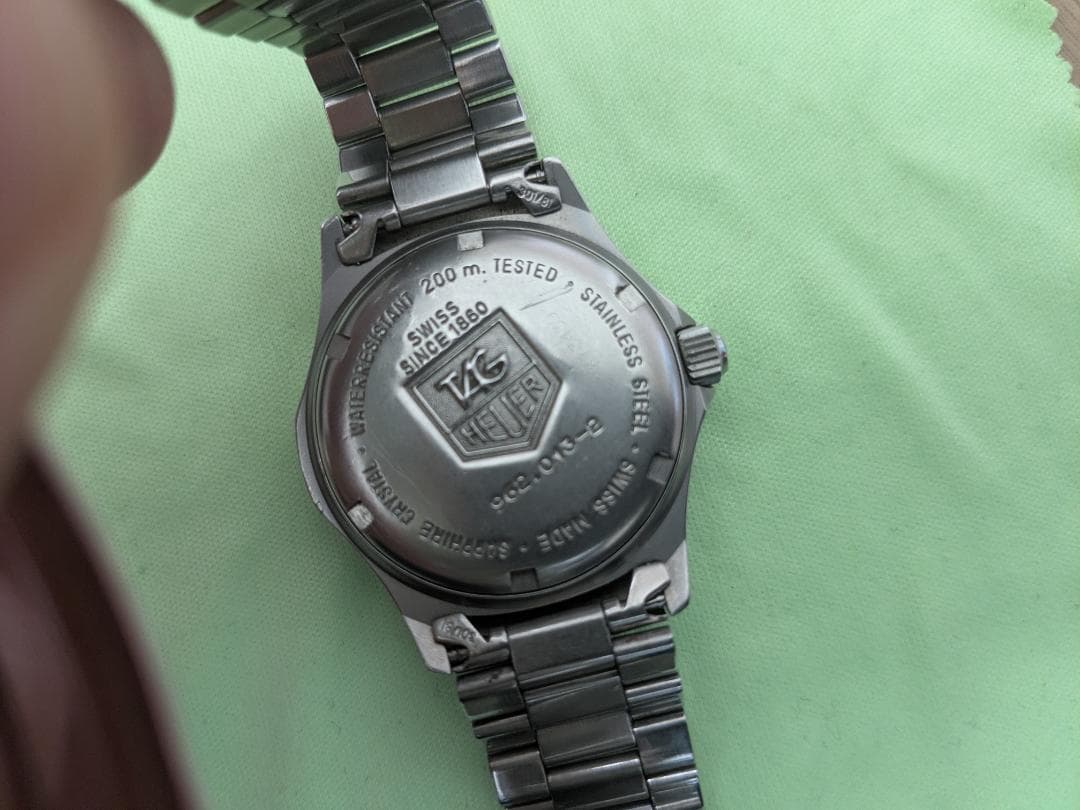 とことこ　　　美品TAG HEUER プロフェッショナル 200Mクォーツ