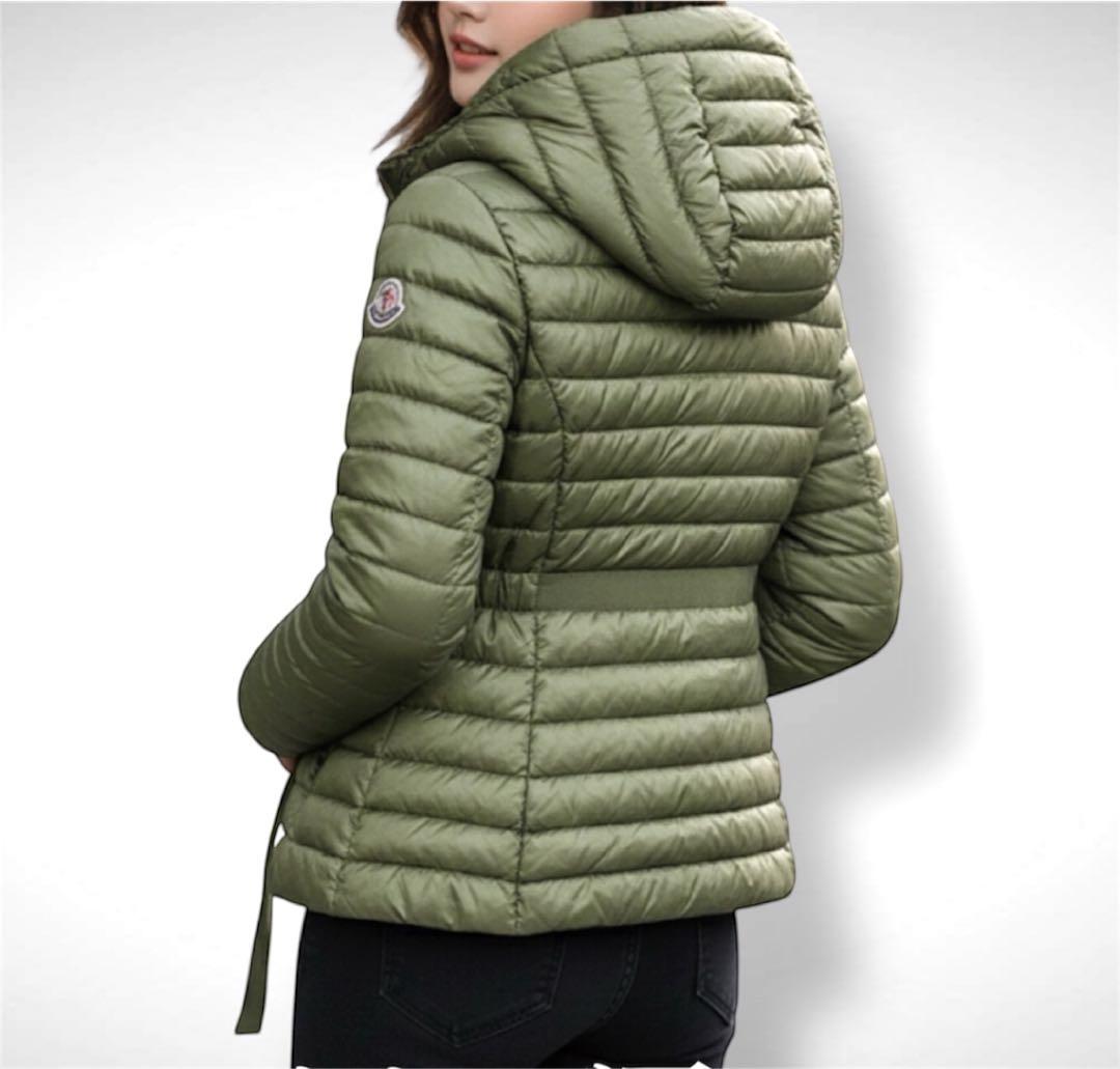 KKK モンクレール ライトダウンジャケットS フード　ドローコード付き