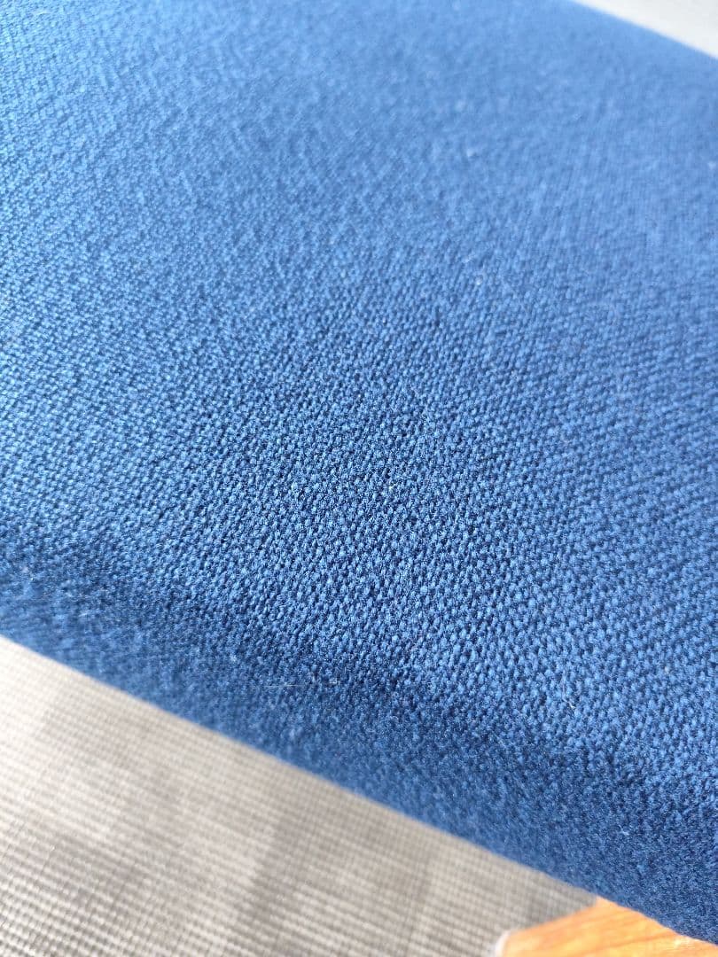 デンマーク　チーク　木製フレーム 青いクッション 　1人掛けチェア　肘掛け