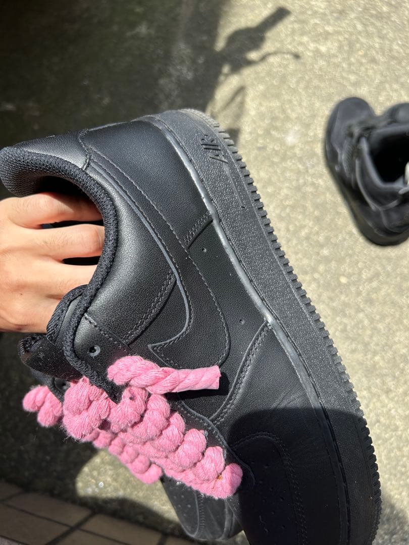 Nike Air Force 1 ブラック ピンクシューレース