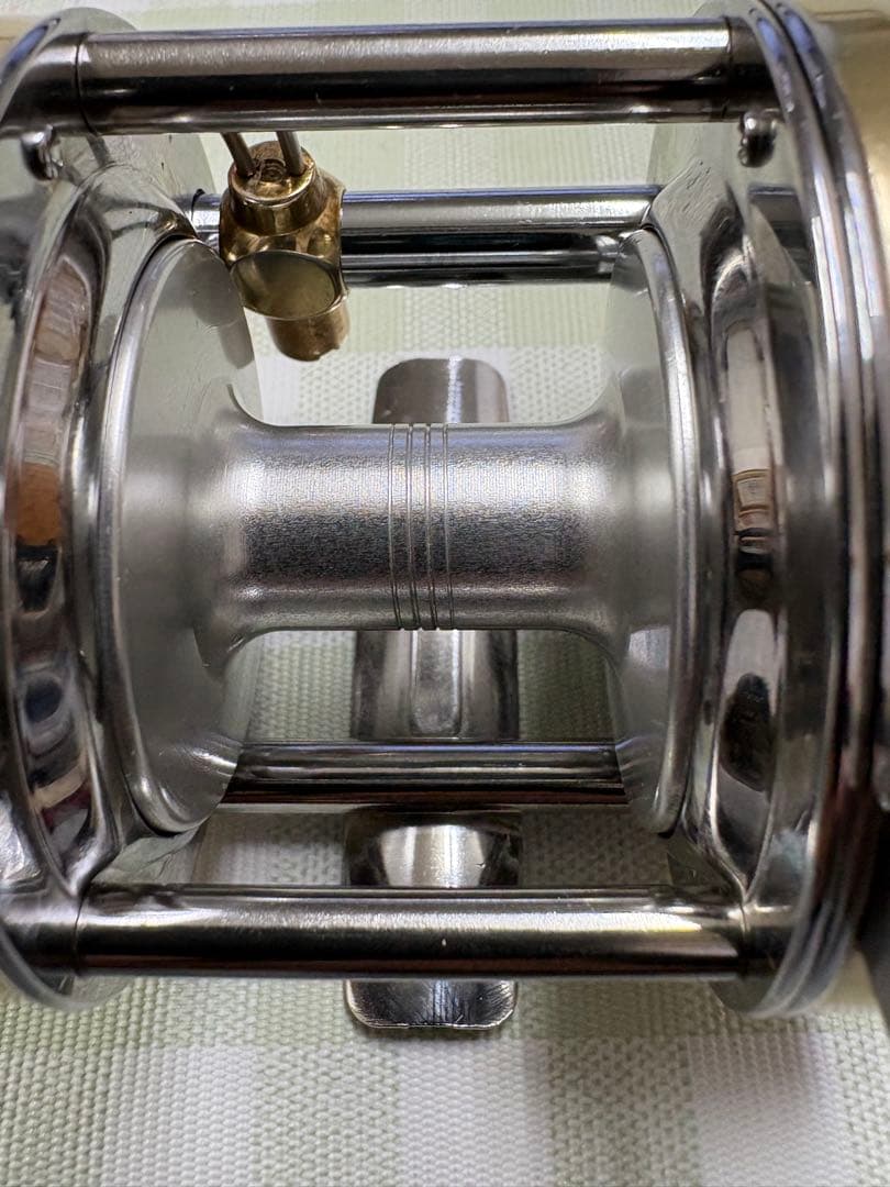 アブガルシア アンバサダー 5500CSロケットシャンパンZPI ダブルハンドル