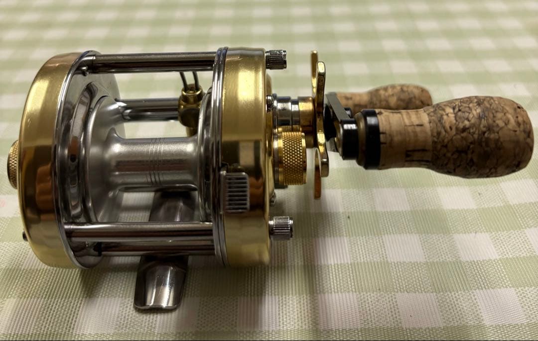 アブガルシア アンバサダー 5500CSロケットシャンパンZPI ダブルハンドル