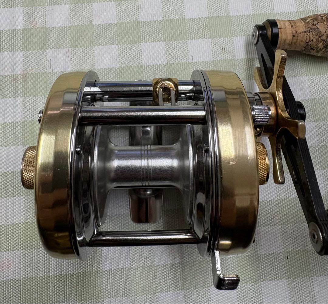 アブガルシア アンバサダー 5500CSロケットシャンパンZPI ダブルハンドル