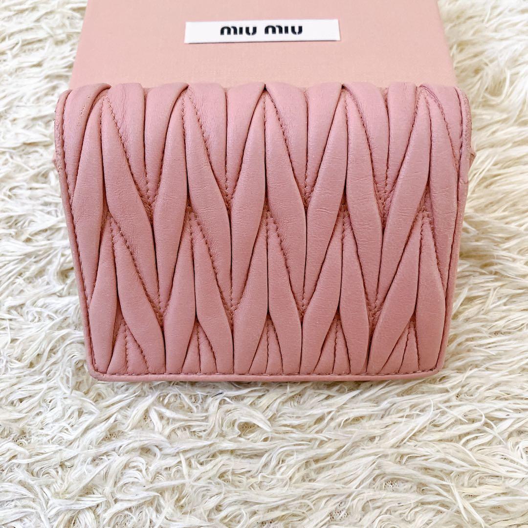 ギャランティ箱付✨ミュウミュウ 二つ折り財布 マテラッセ マトラッセ ピンク系