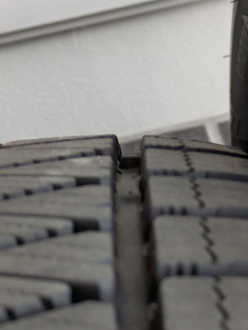 ブリヂストンBLIZZAK DM-V3 225/60R18 4本セット（送料込）