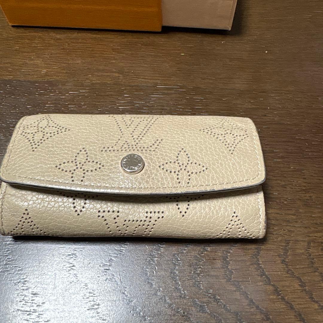 LOUIS VUITTON ベージュ レザー キーケース