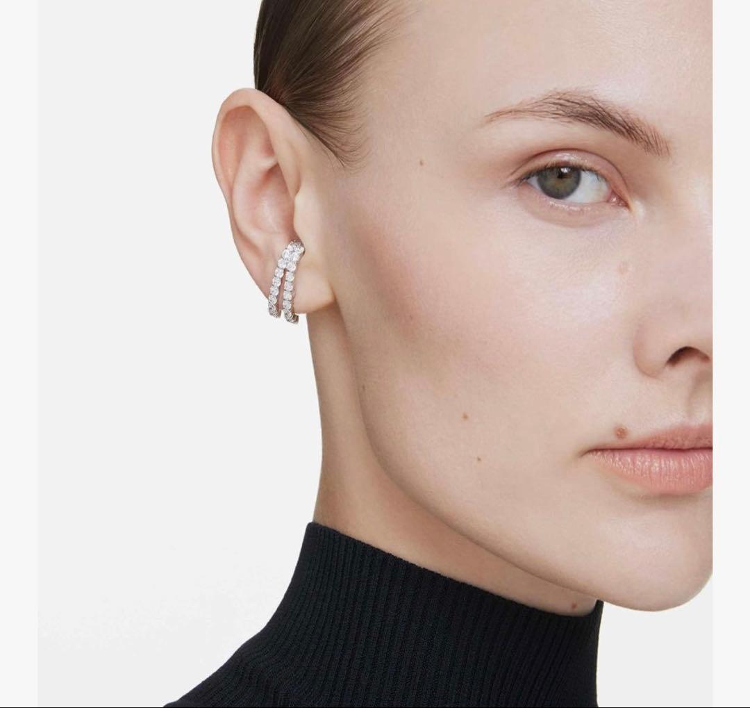 スワロスキー　ピアス　イヤーカフ　Matrix シルバーラウンドカット