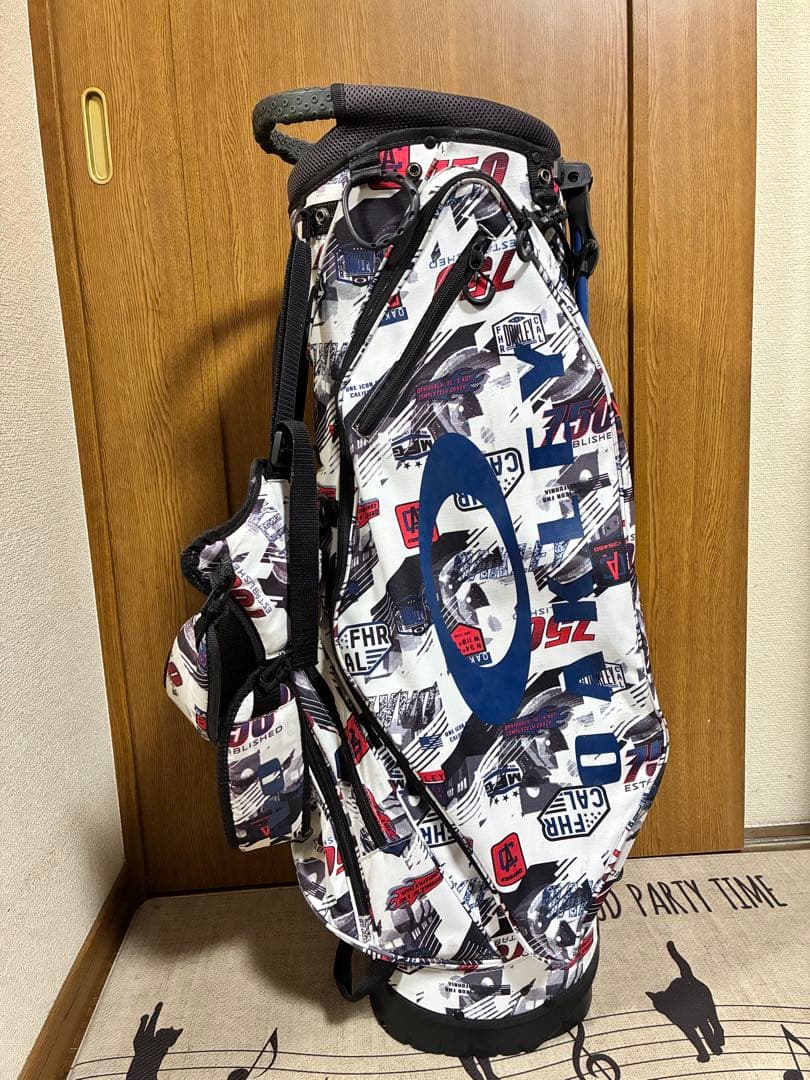 OAKLEY キャディバッグ グラフィックデザイン　ヘッドカバー付き